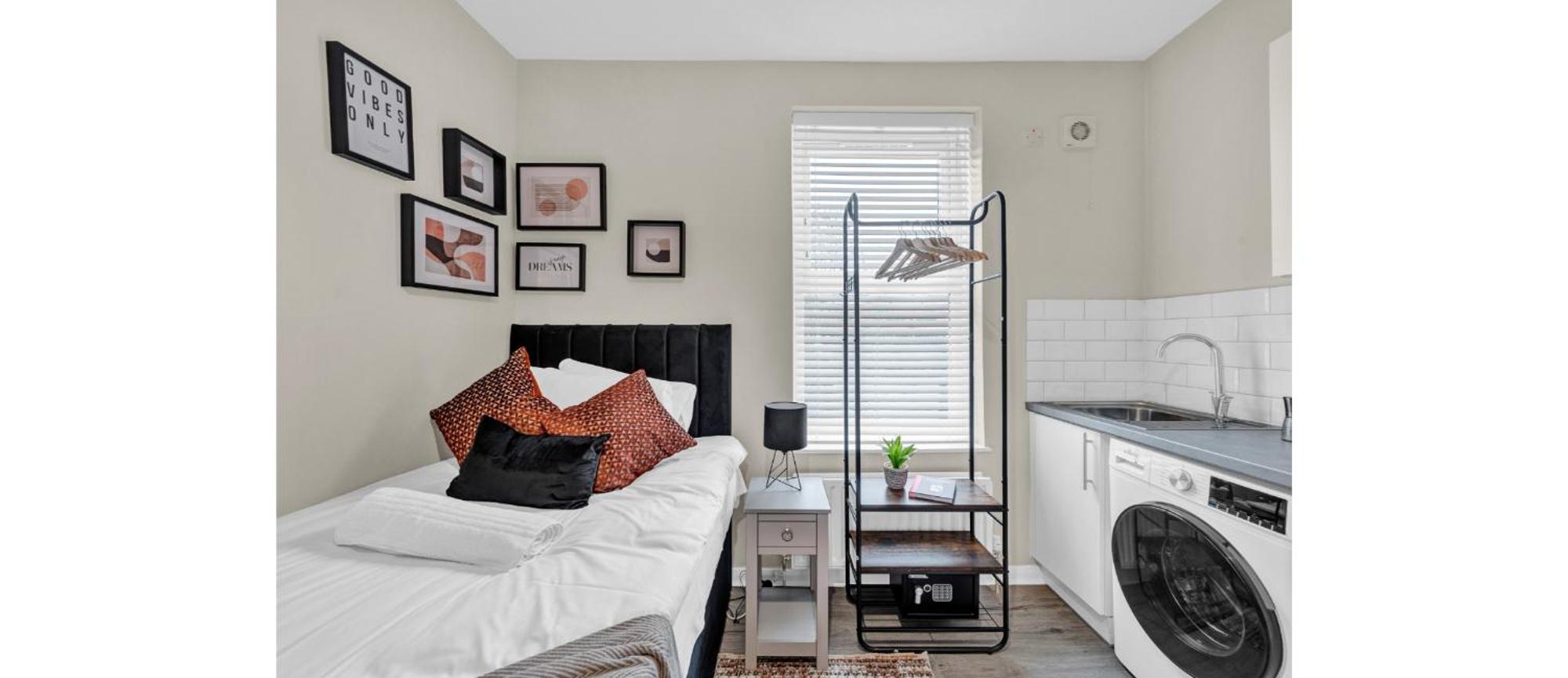 Minimalist Oasis: Airy In Calming Neutrals Appartamento
